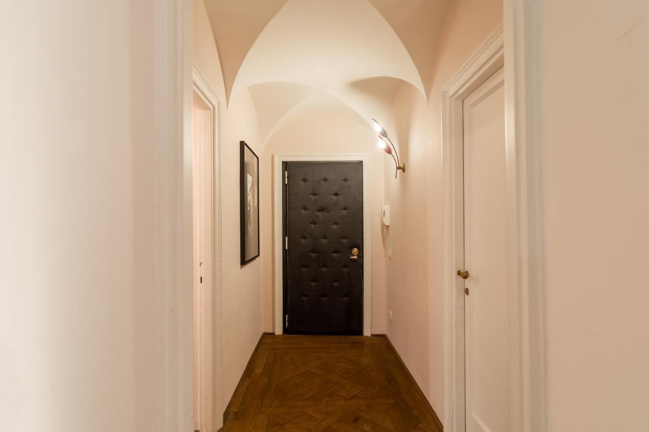 Chic And Style In Historical Via Giulia Roma Exterior foto