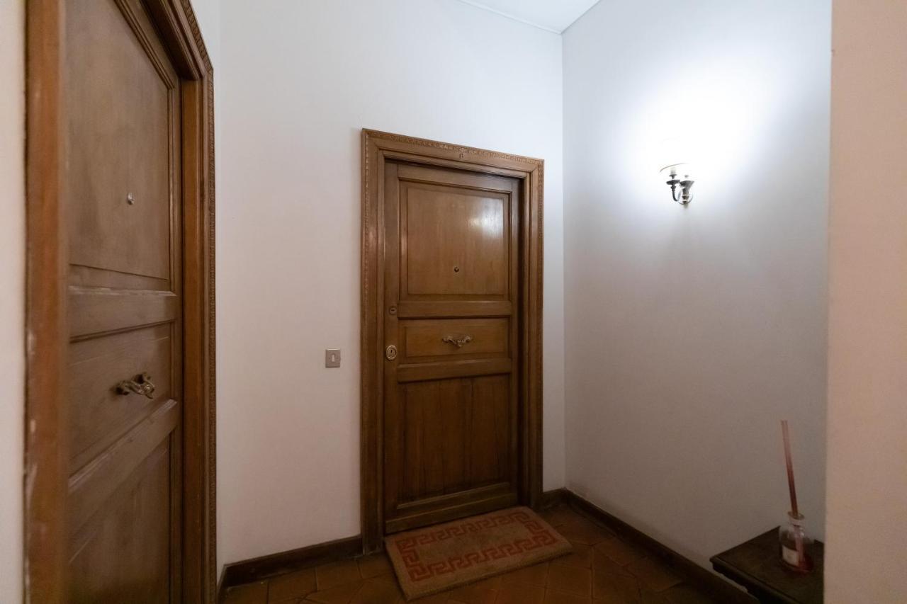 Chic And Style In Historical Via Giulia Roma Exterior foto