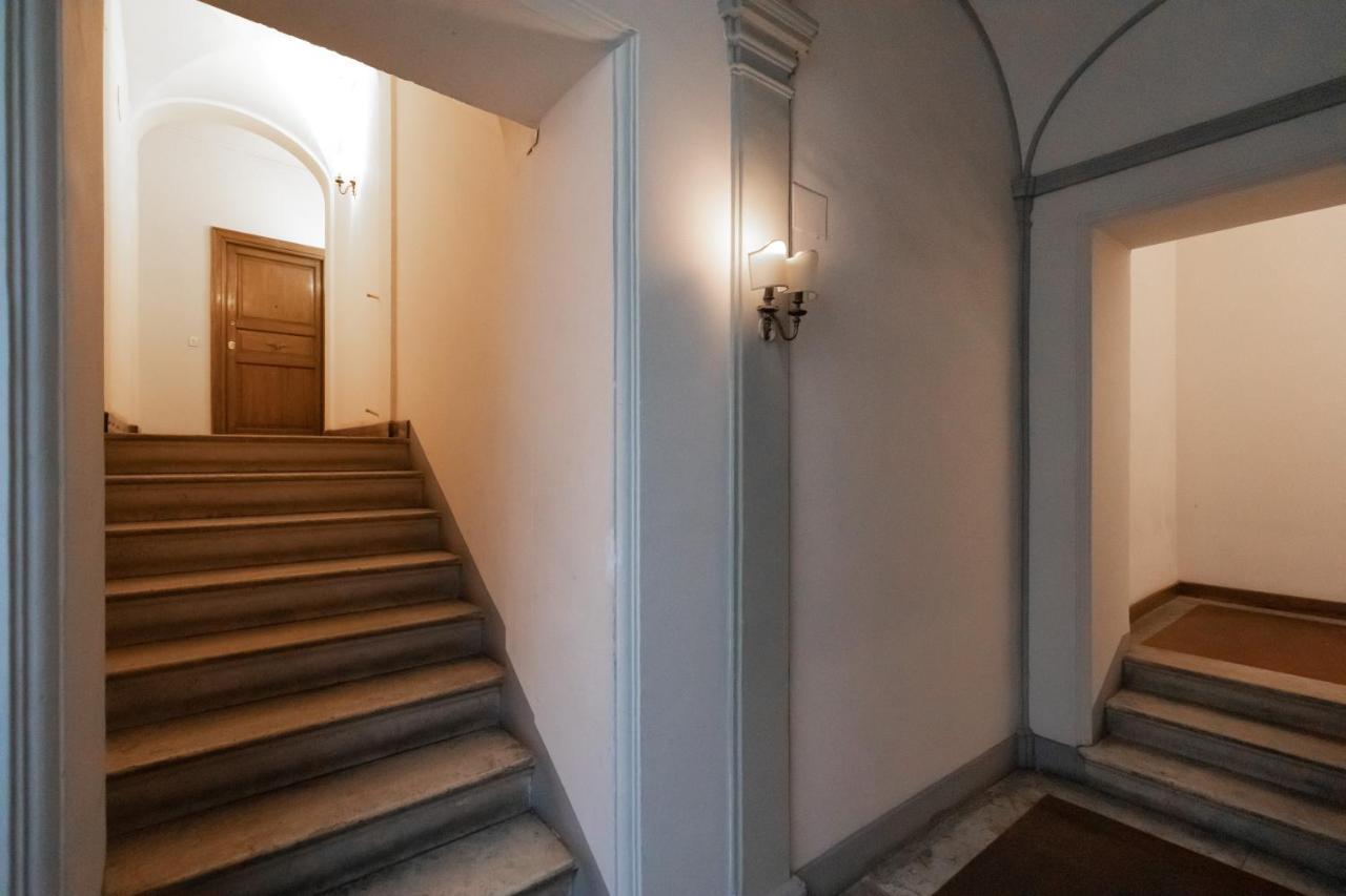 Chic And Style In Historical Via Giulia Roma Exterior foto